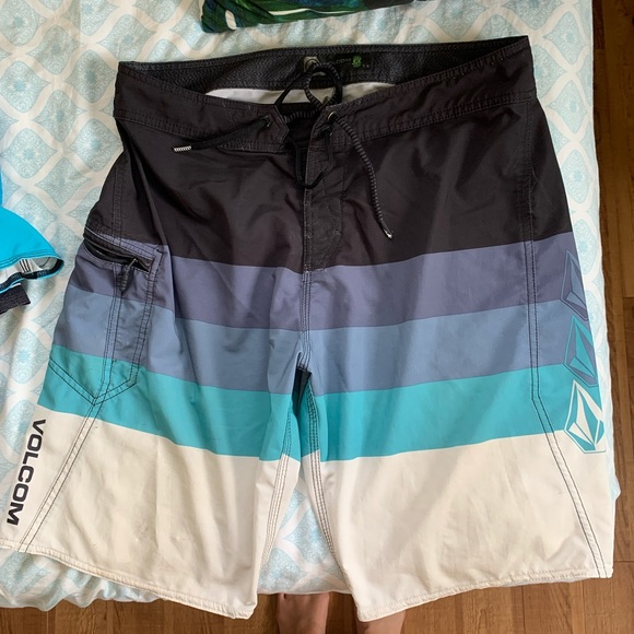 Bundle of 2 board shorts